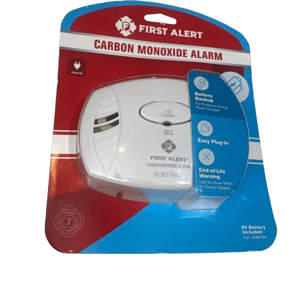 First Alert CO605-3 Dual-Power Carbon Monoxide Plug-In Alarm with Battery NEW